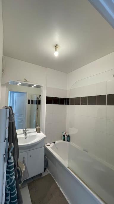 Appartement De Luca Saint-Andre-de-Cubzac Bagian luar foto